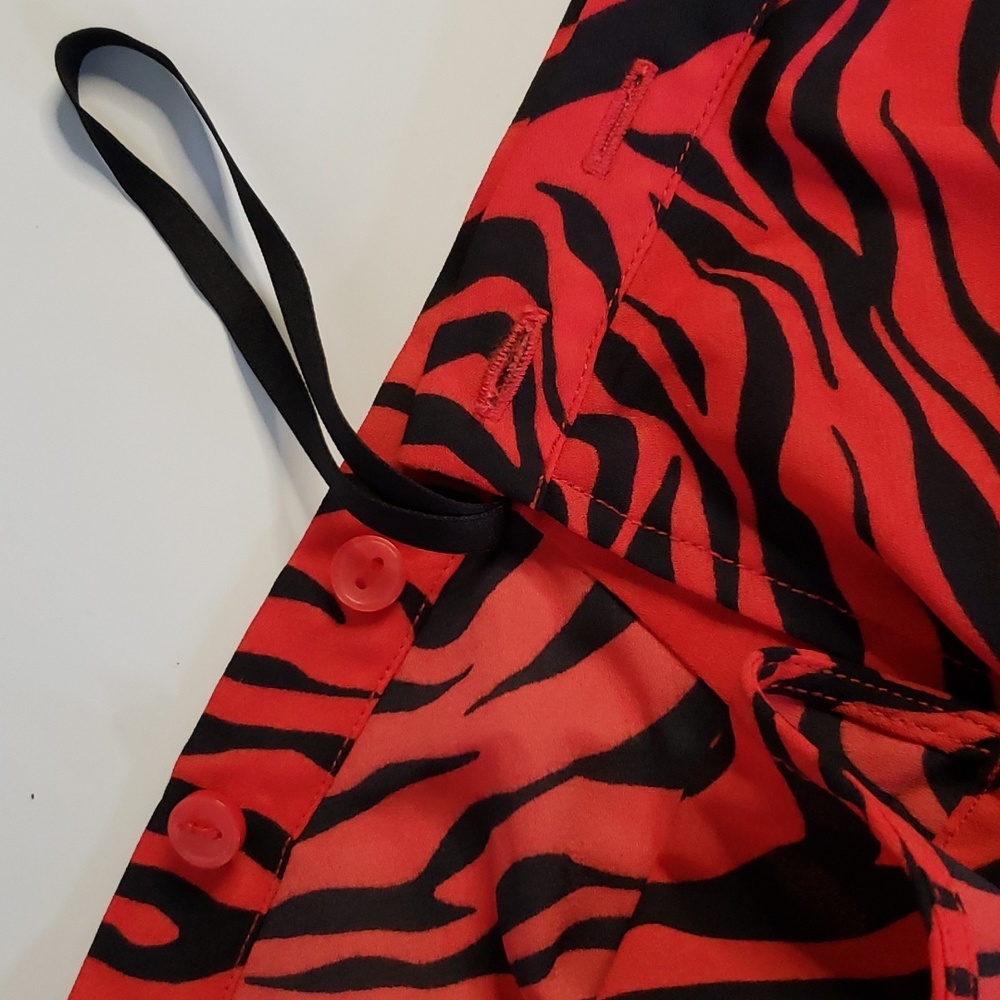 Aritzia Sunday Best wraparound lined skirt black & red animal tiger zebra print - Picture 7 of 11